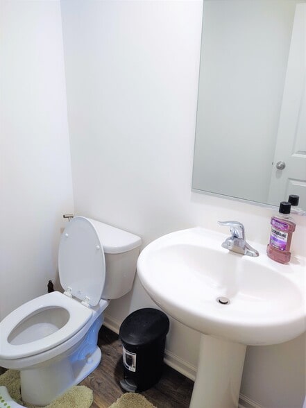 Powder room - 1925 Turtle Creek Ct