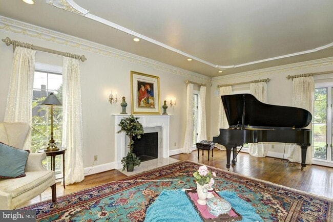 Building Photo - Luxurious living in Potomac! Main House and Guest House included!
