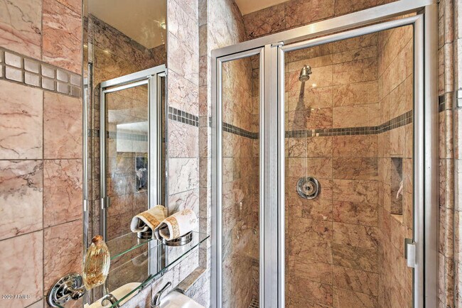 Building Photo - 808 E Cochise Dr