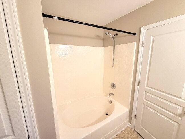 Building Photo - Lovely, Move in Ready 2 Bedroom in Stallings/Matthews