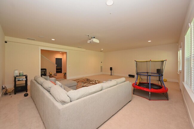 Building Photo - **EXECUTIVE HOME IN WILLIAMSON COUNTY WITH RARE WALK-OUT BASEMENT AND TONS OF STORAGE**