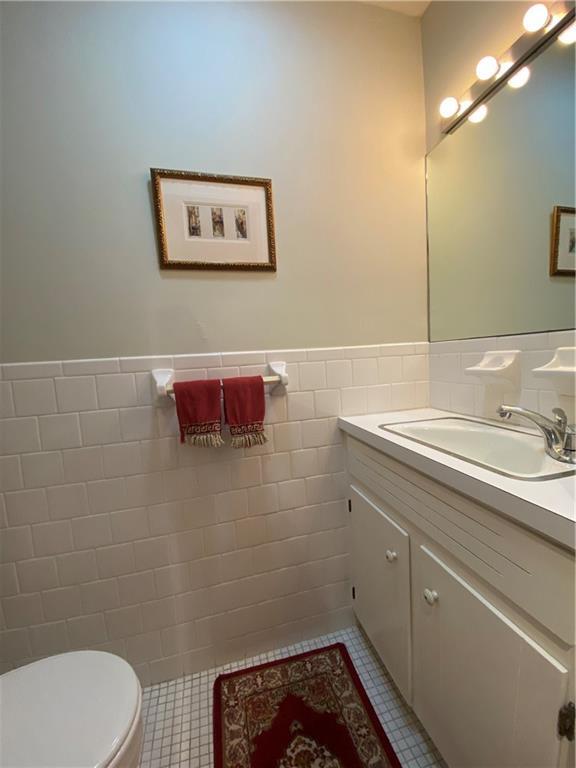 Building Photo - 141 Narragansett Ave