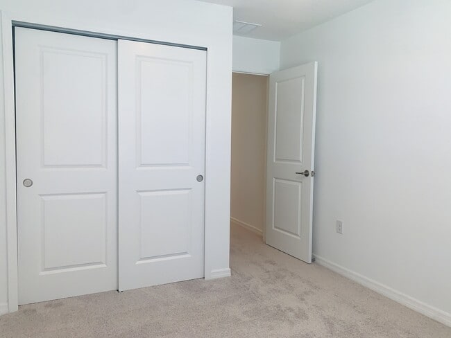 Building Photo - 172 Riverfront Wy