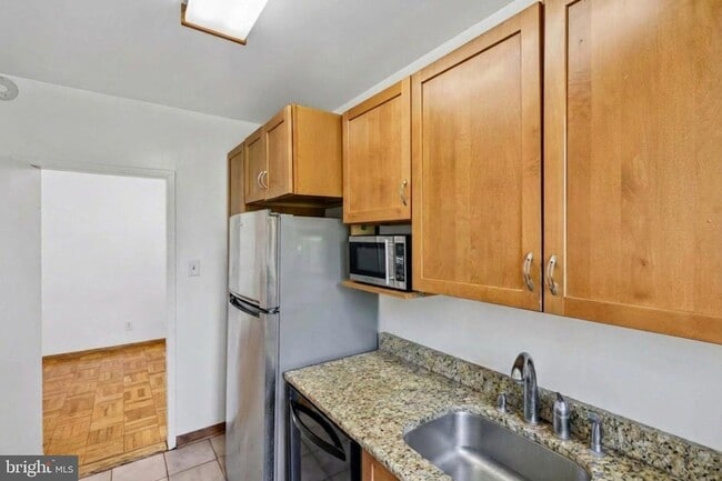 Building Photo - 4200 Cathedral Ave NW