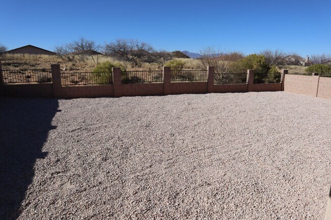 Building Photo - Great Home Great price!