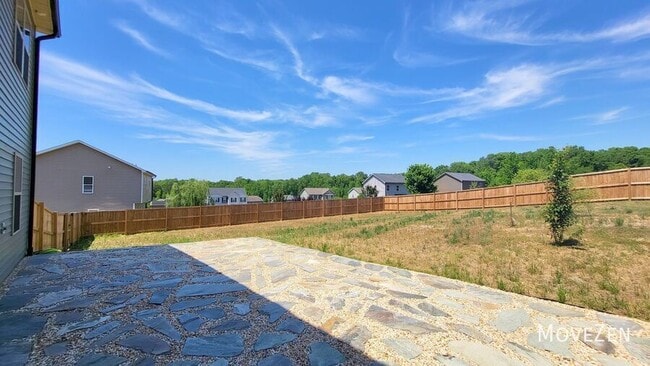 Building Photo - 1021 Silver Farm Rd