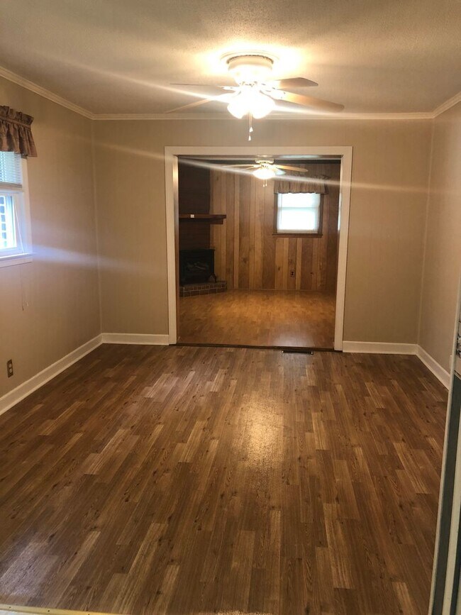 Building Photo - 3 Bedroom, 1.5 Bath Home near Furman University, and Highway 25