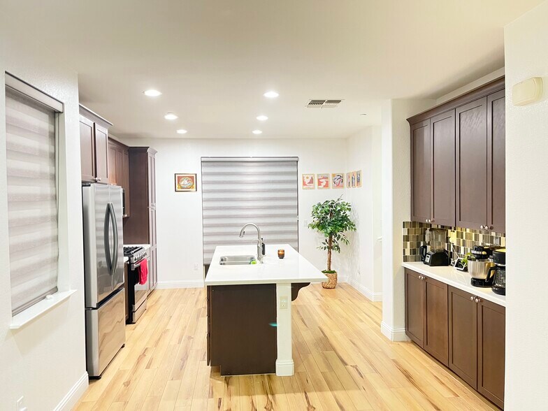 Building Photo - 2880 Patcham Cmn