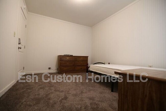 Building Photo - 135 W 3rd St