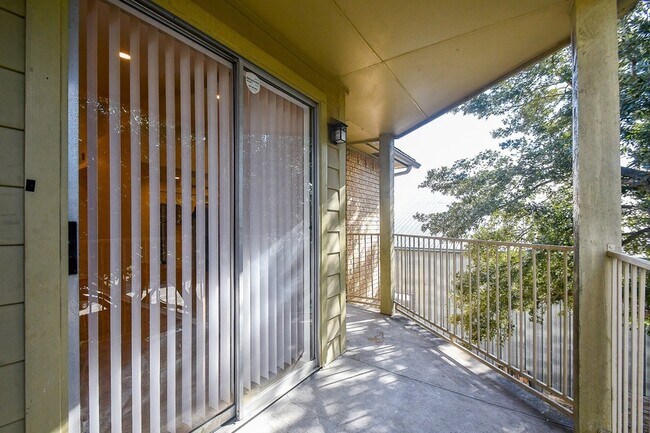 Building Photo - 11201 Lynbrook Dr