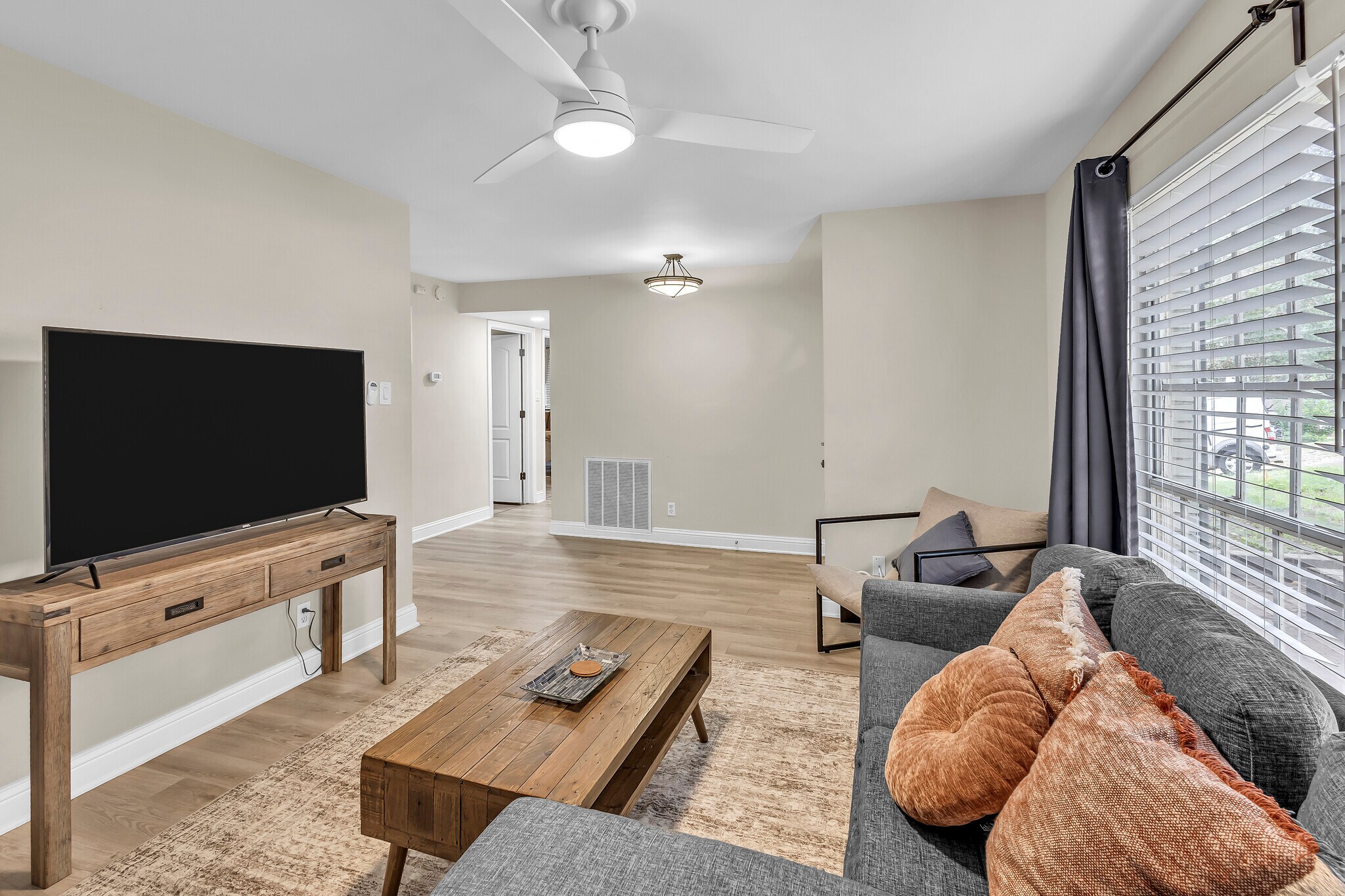 Building Photo - 4603 Lennox Dr