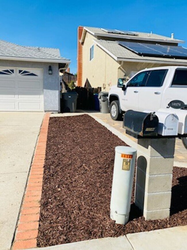 Building Photo - Beautiful 3 bedroom 2 bath Santee Home!
