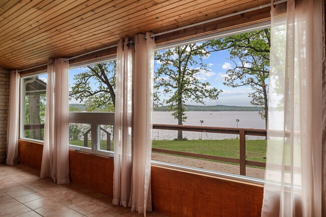 Building Photo - 471 Parkside Dr