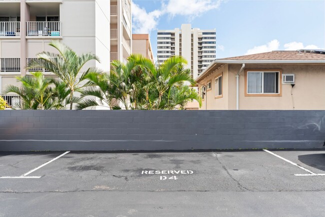 Building Photo - Makiki - Wilder Regent 2 bed, 2 bath, 1 pa...