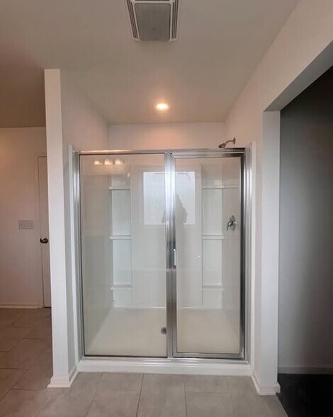 Building Photo - 330 Amberly Cir
