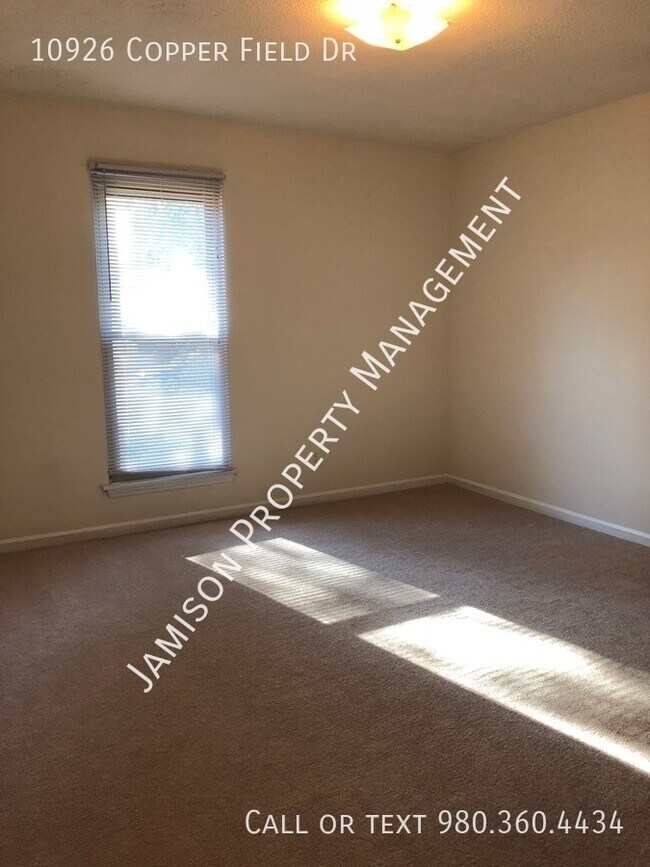 Building Photo - 10926 Copperfield Dr