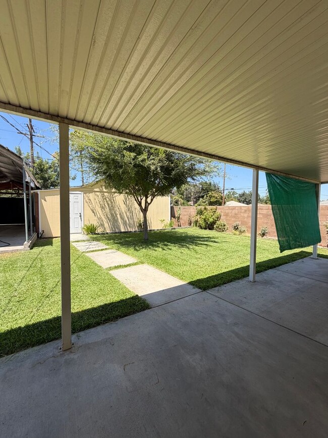 Building Photo - Newly Renovated Home in Tower District!