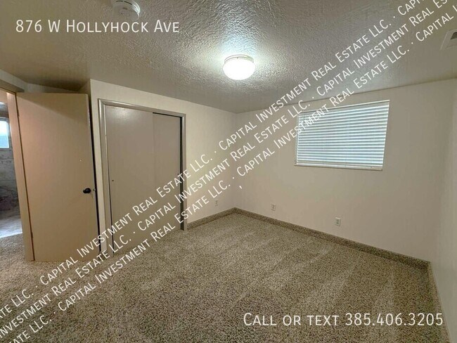 Building Photo - 876 Hollyhock Ave
