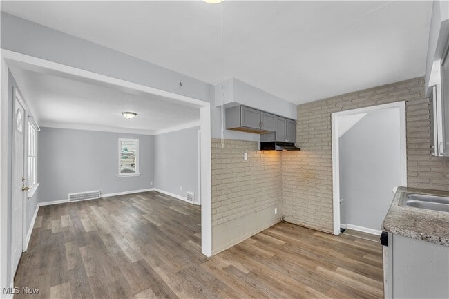 Building Photo - 15304 Benhoff Dr