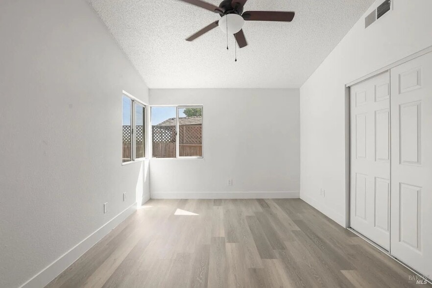 Building Photo - 567 Shannon Dr