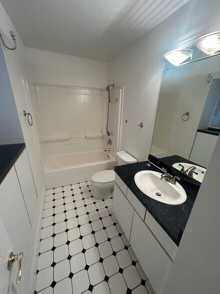 Building Photo - 41168 N Woodbury Green Dr