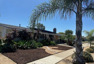 Building Photo - AMAZING INTERIOR 4 BEDROOM / 2 BATHROOM REMODELED HOUSE