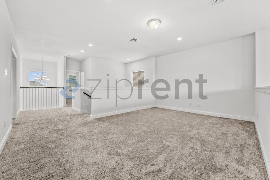 Building Photo - Unit