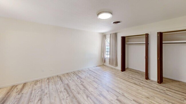 Building Photo - 403 Sunnyside Ave