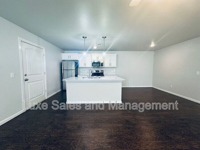 Building Photo - 11412 N Lincoln Blvd