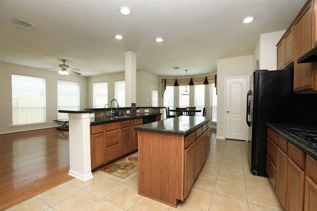 Building Photo - 6523 Trenton Lake Ln