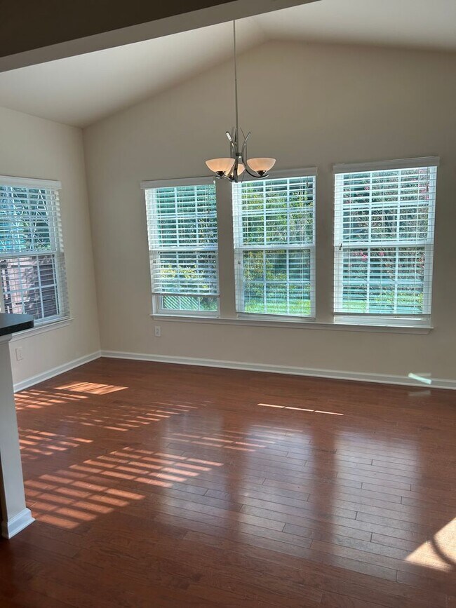 Building Photo - Greenville, 3BD/2.5BA with Loft, 1992SF