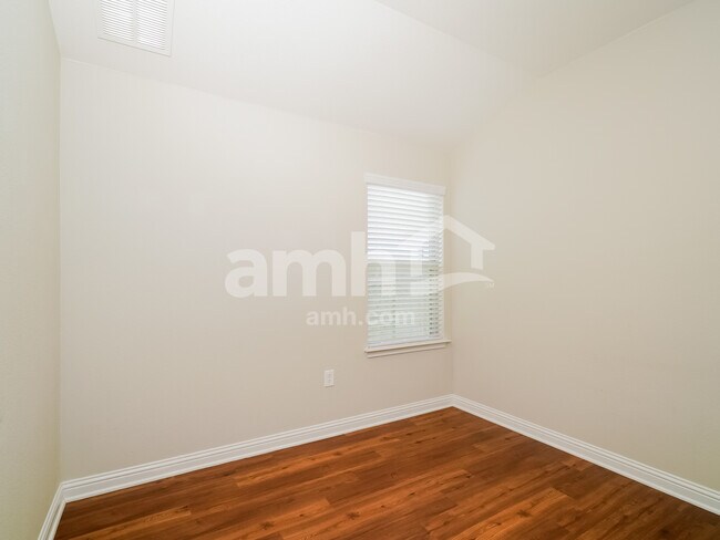 Building Photo - 8105 Cottage Rose Dr