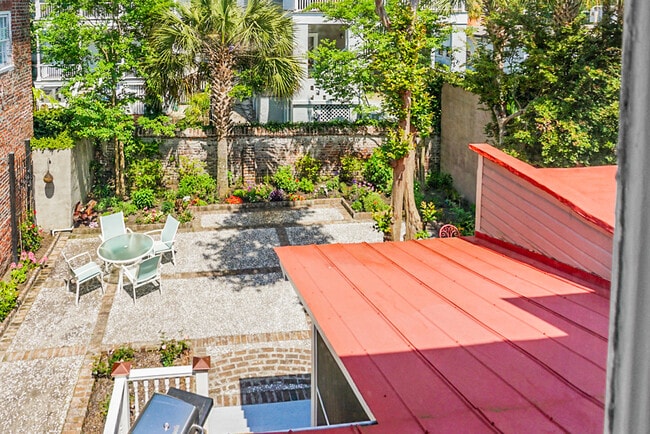 Building Photo - 6 Wentworth St