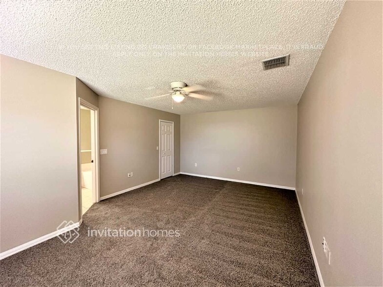 Building Photo - 702 4th Ave N
