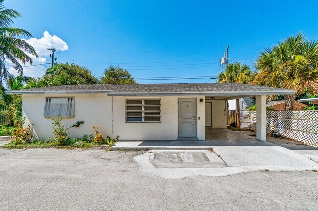 Primary Photo - 211 Sunrise Ave