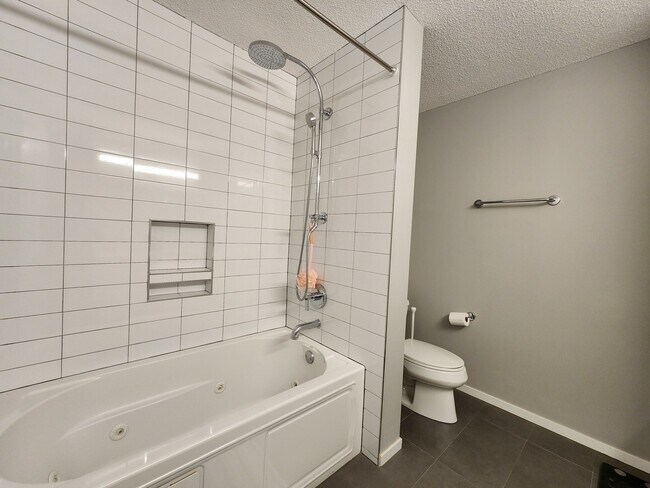 Building Photo - 9655 Woods Dr