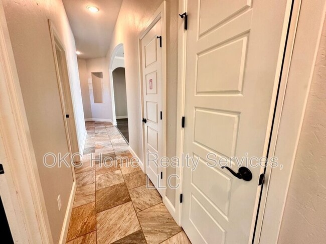 Building Photo - 2412 SE 92nd Terrace