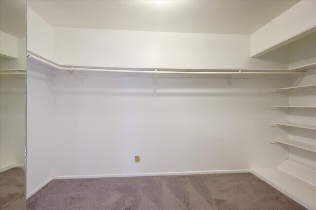 Building Photo - 9239 Bonavista Ln
