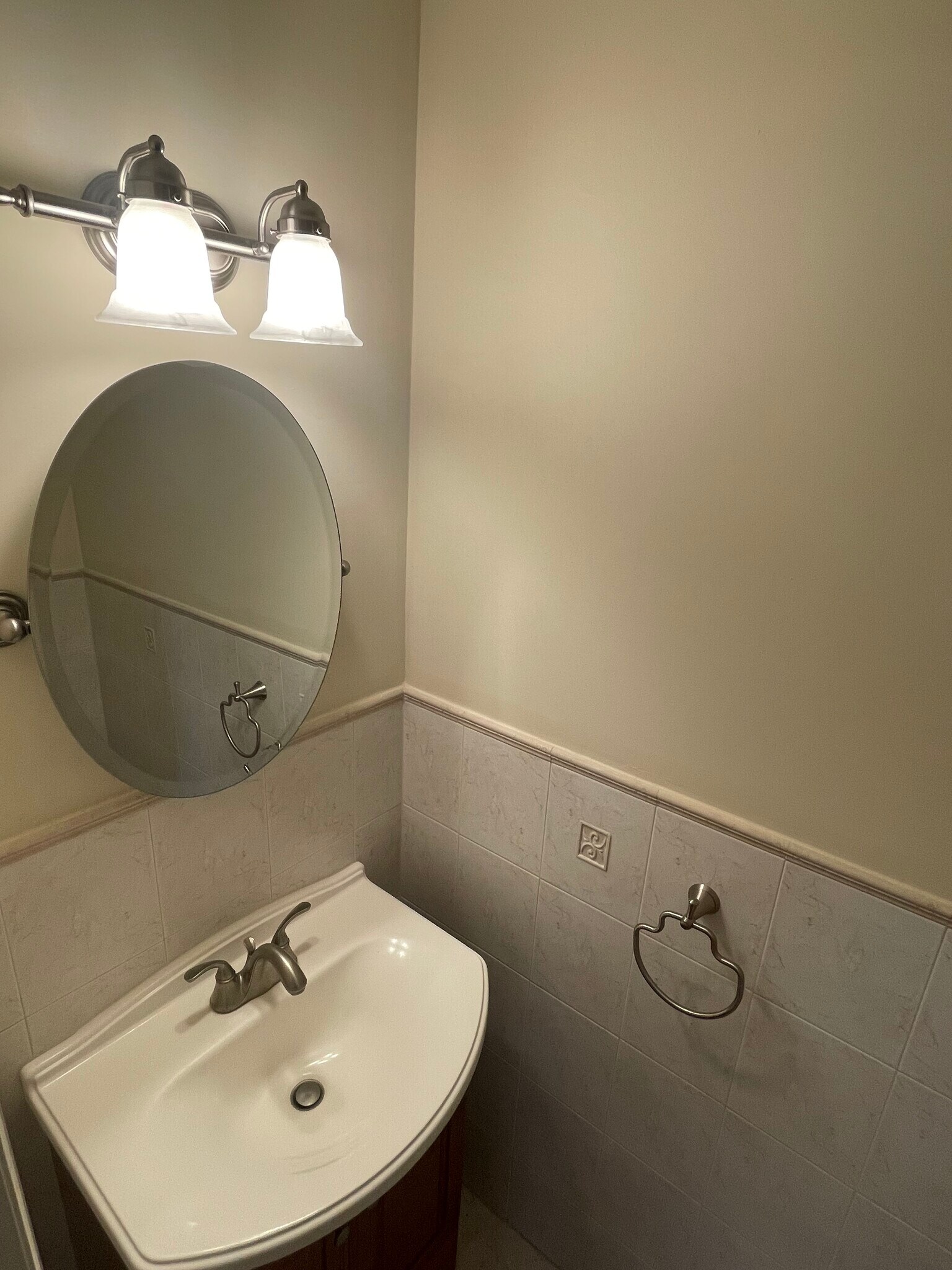 Building Photo - 292 Hemlock Ter