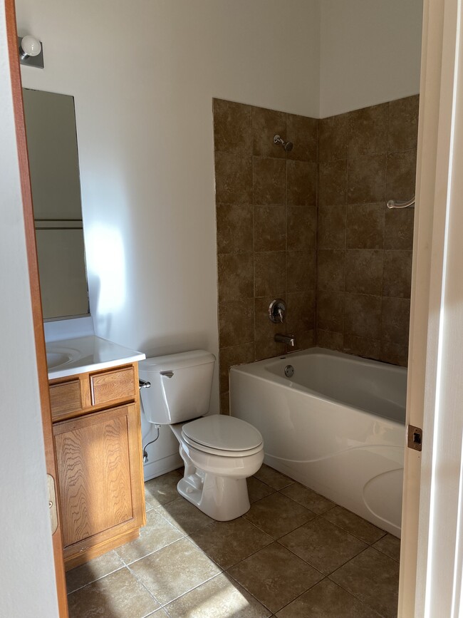 Bathroom - 3963 W Belmont Ave