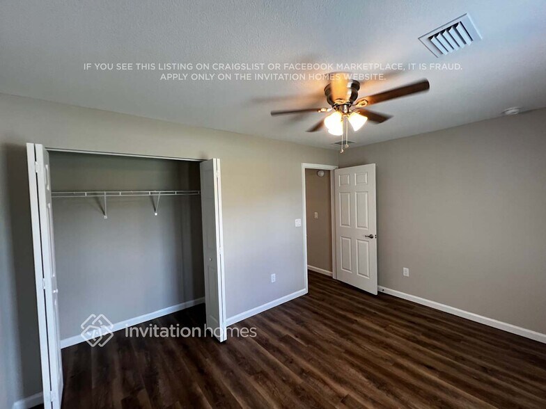 Building Photo - 1109 SW Khan Dr