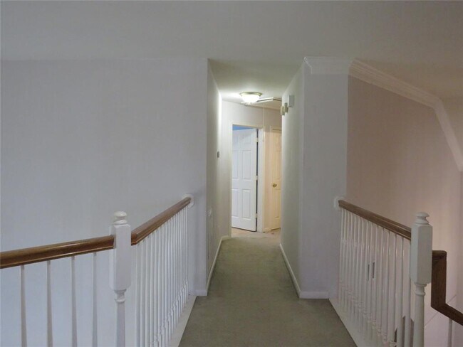Building Photo - 2302 Plantation Bend Dr