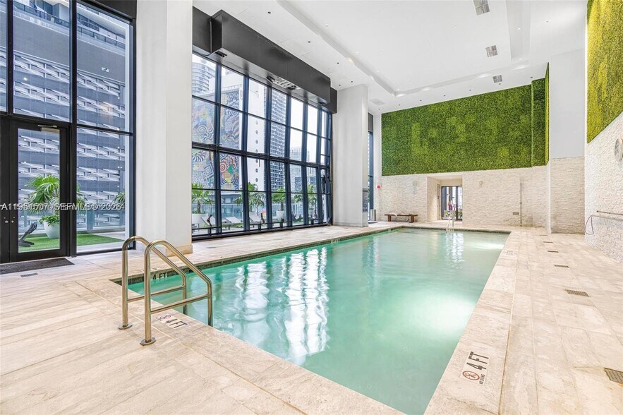 Building Photo - 1010 Brickell Ave