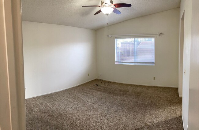 Building Photo - Spacious 2 Bedroom home with attached gara...