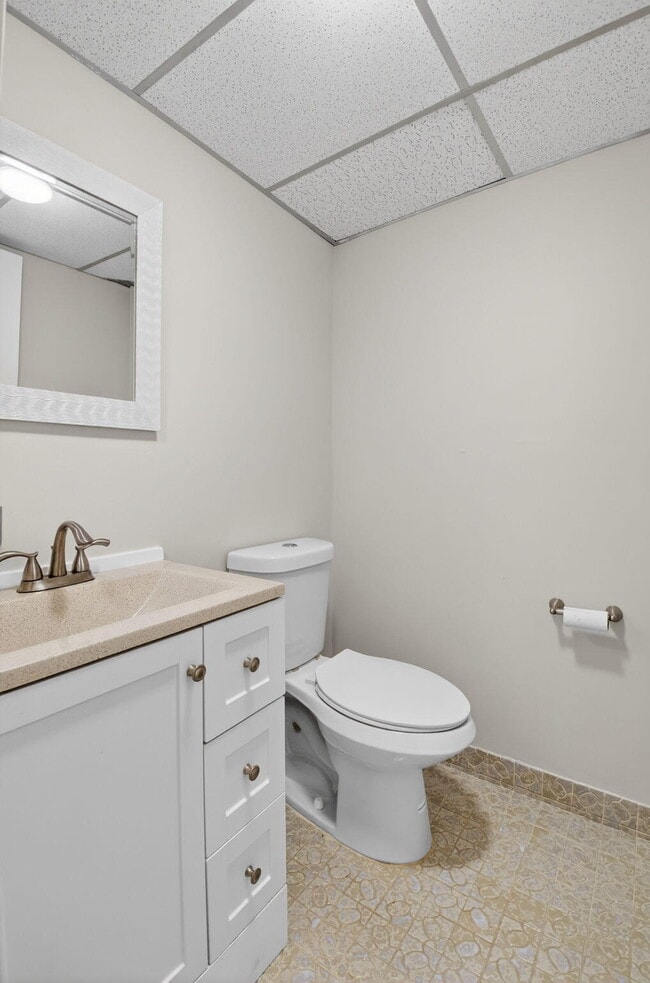 Building Photo - 195 Brittany F