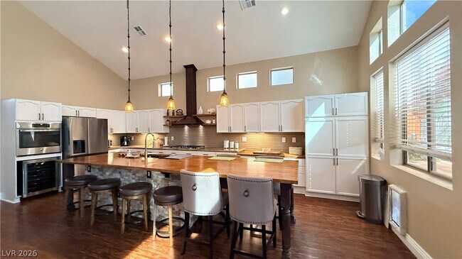 Building Photo - 10633 Adamsong Ave