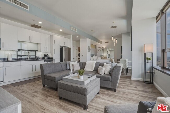 Building Photo - 1100 Wilshire Blvd