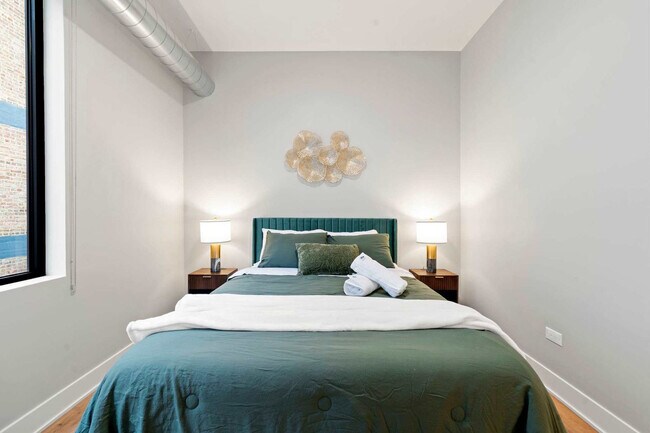 Building Photo - 6044 N Winthrop Ave