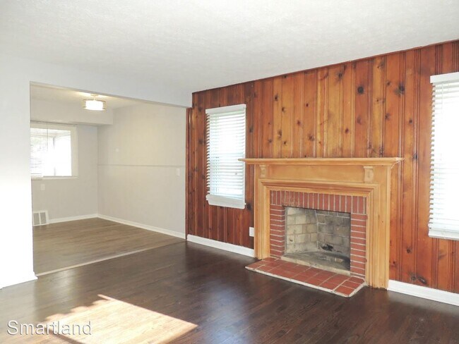 Building Photo - 4 br, 1 bath House - 324 E. 222nd St
