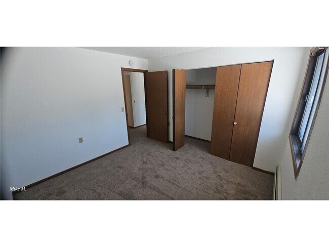 Building Photo - 16 Green River Rd